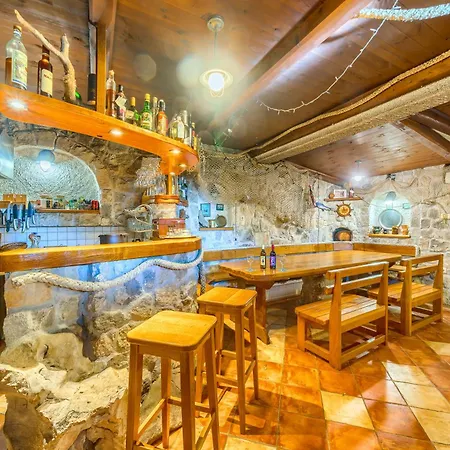 5 Bedroom Family In Makarska, Heated Pool And Jacuzzi *